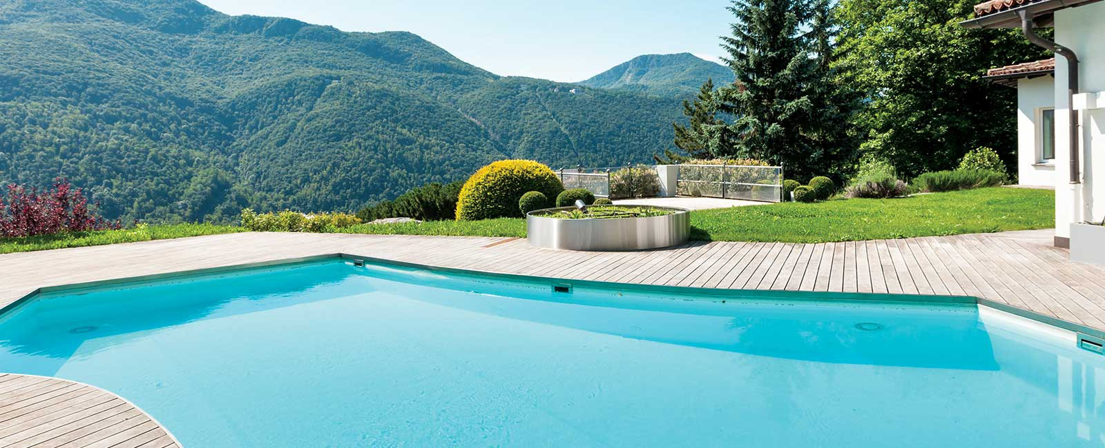 Commercial swimming pools: all you need to know - Fluidra